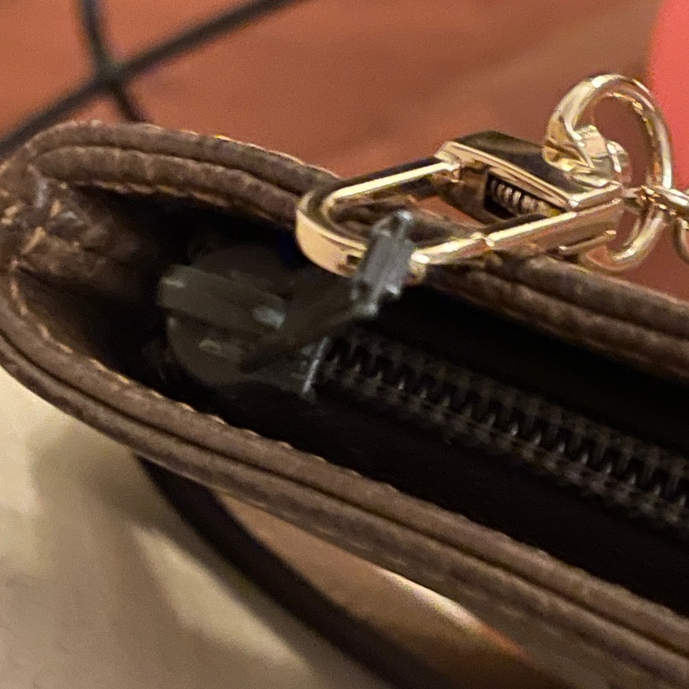 AUTHENTIC Gucci plus , gold tone  chain added for Crossbody option - Picture 13 of 13